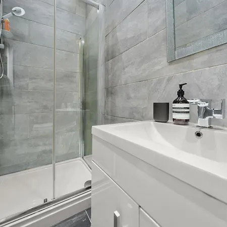 Pelican - Design 1bed Flat הרוגייט